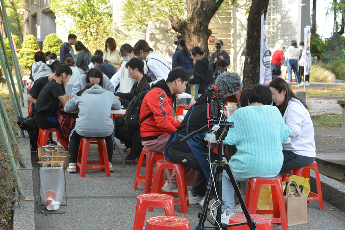 2026/3/11校園街頭音樂會X多巴胺製造所：手繪熱縮片吊飾X咖啡手沖體驗圖片